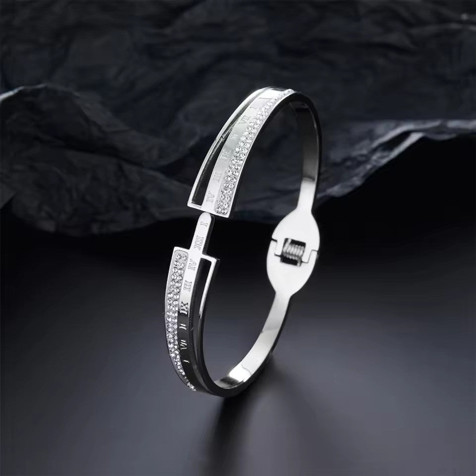Elegant Gold-Plated Stainless Steel Roman Numeral Bracelet – Stylish Hollow Design