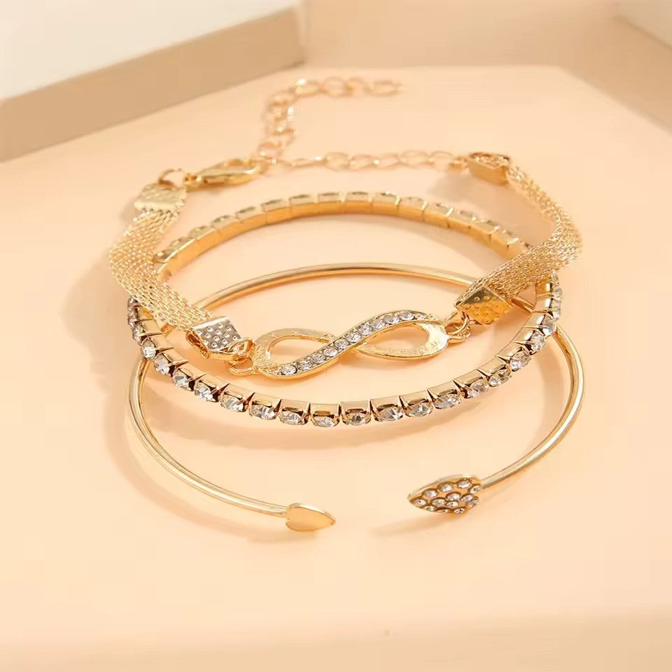 Elegant Vintage Silver Bracelet Set – A Timeless Symbol of Style & Love