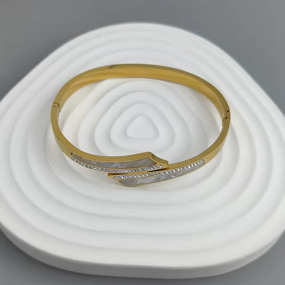 A Bracelet of Love & Elegance!