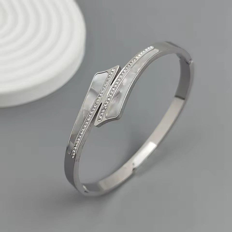 A Bracelet of Love & Elegance!
