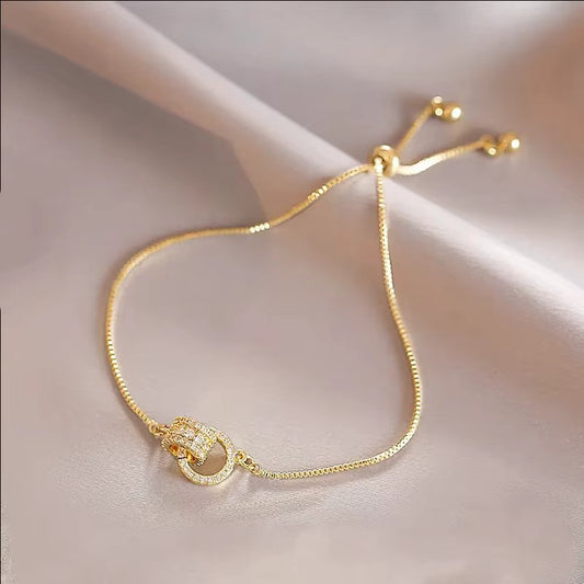Trendy Interlocked Circle Bangle – Gold Charm Bracelet for Women & Men