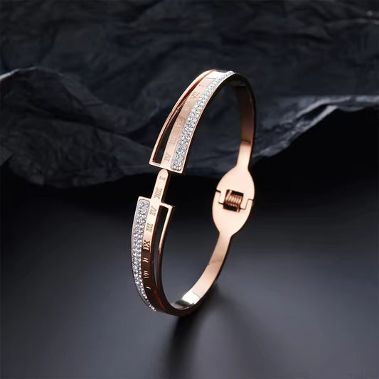 Elegant Gold-Plated Stainless Steel Roman Numeral Bracelet – Stylish Hollow Design