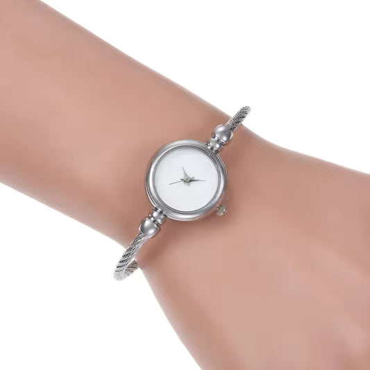 Elegant Women's Gold Bangle Bracelet Watch – Luxury Stainless Steel Quartz Timepiece for Casual & Formal Wear